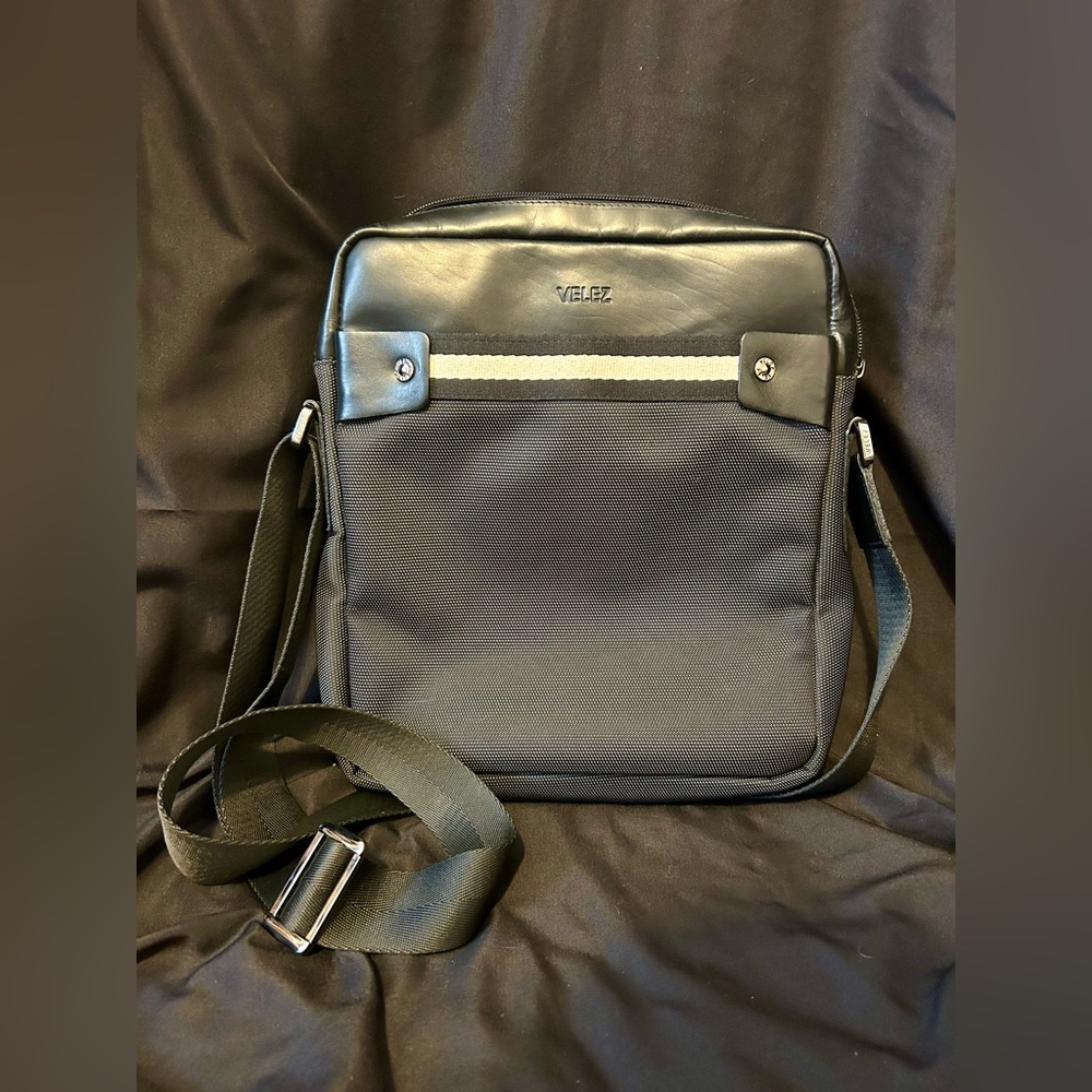 VÉLEZ GENUINE LEATHER BAG